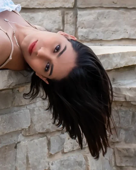 Zara Sanchez-O'Farrell enjoying the Vernon Hills Memorial Arbortheater by Richard Stockman — DOLCE Magazine