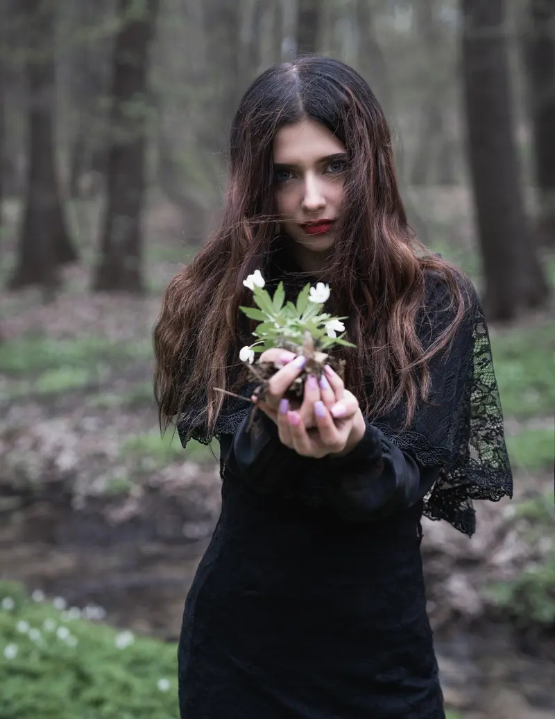 Girl in forest by Grzegorz Kłosok — DOLCE Magazine