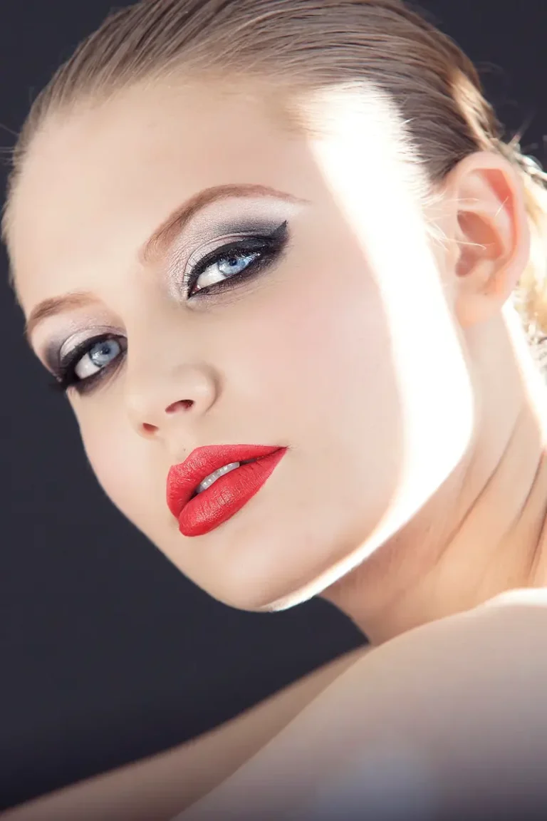 STOP on RED! — DOLCE Magazine | The September Fashion & Beauty Edition | Vol.10 | 2022