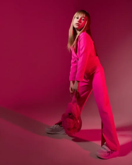 crimson mood — DOLCE Magazine, September 2022