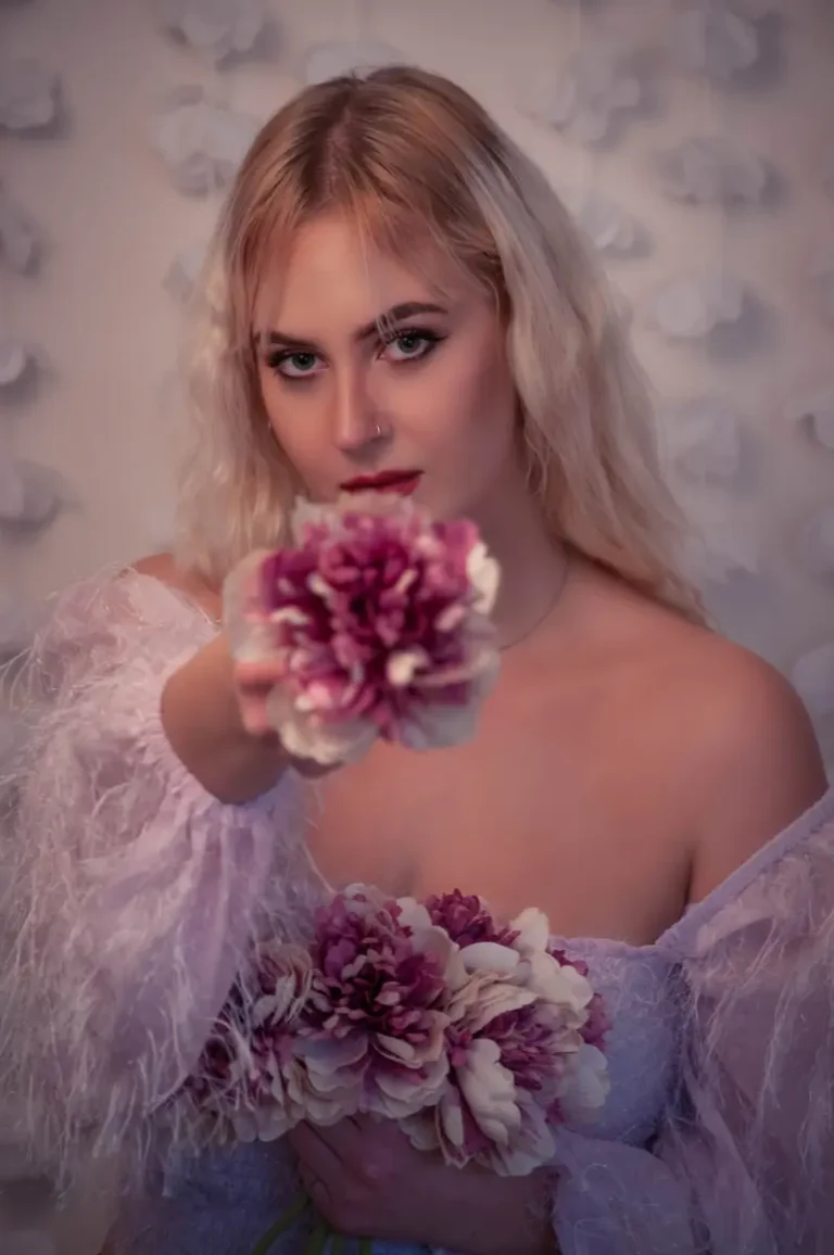Dream in pink — DOLCE Magazine | The November Fashion & Beauty Edition | Vol.21 | 2022
