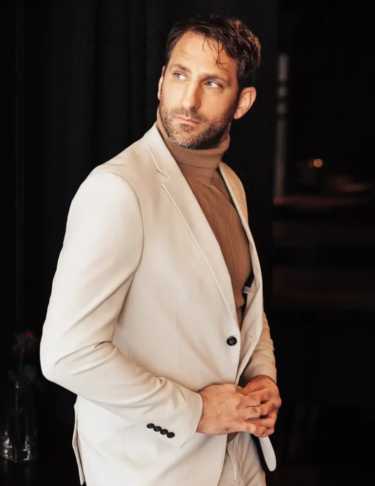 White Christmas — DOLCE Magazine | The December Christmas Special Edition | Vol.4 | 2022
