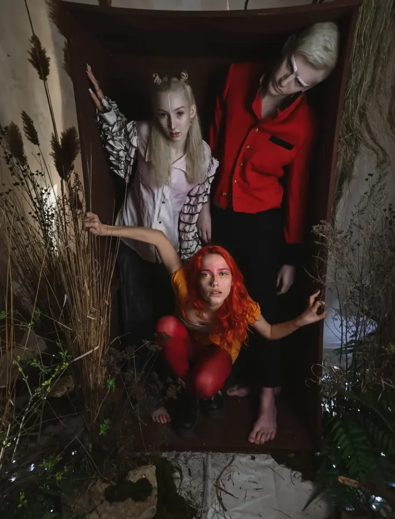 Unusual wardrobe — DOLCE Magazine, April 2023