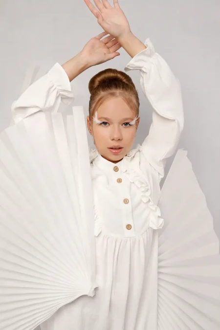 Fans and feathers — DOLCE Magazine, February 2024