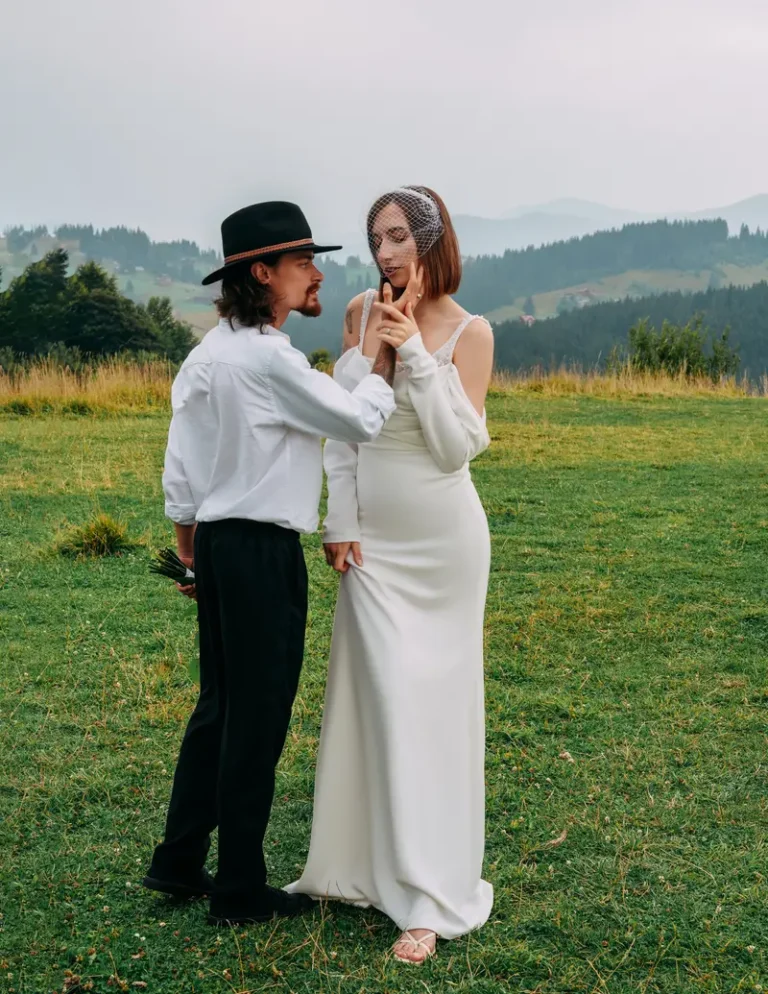 Весільна романтика: Чарівні простори гір. Wedding romance: Captivating expanses of the mountains. — DOLCE Magazine | The April Wedding Edition | Vol.1 | 2024