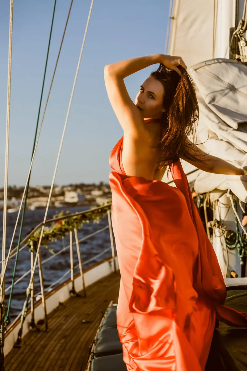 The Lady in Red by Renee Sharp (Renee Sharp Photography) — DOLCE Magazine
