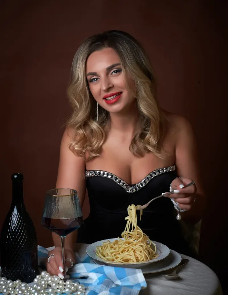 ¿Estás comiendo espaguetis, niña bonita? — DOLCE Magazine | The September Fashion & Beauty Edition | Vol.5 | 2024