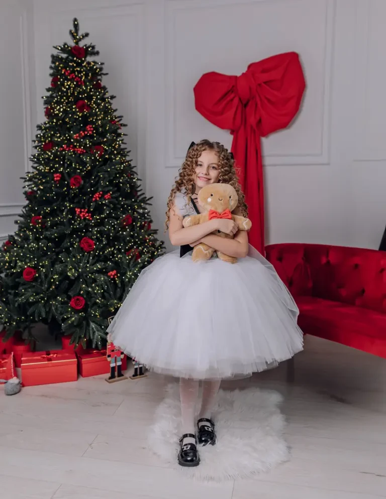 New Year’s miracles: the magic of the holiday in every heart. Новорічні дива: магія свята у кожному серці. — DOLCE Magazine | The December Teen Edition | Vol.4 | 2024