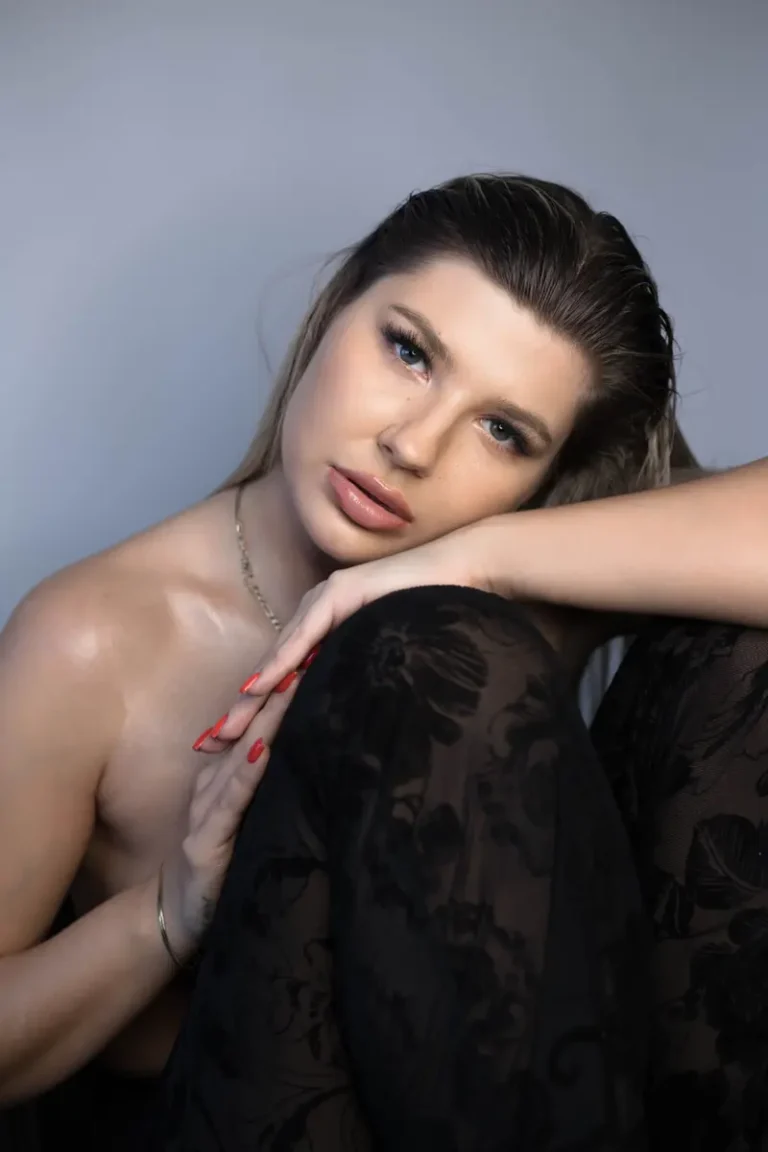 Melanie: Feminine Power in Every Move — DOLCE Magazine, January 2025