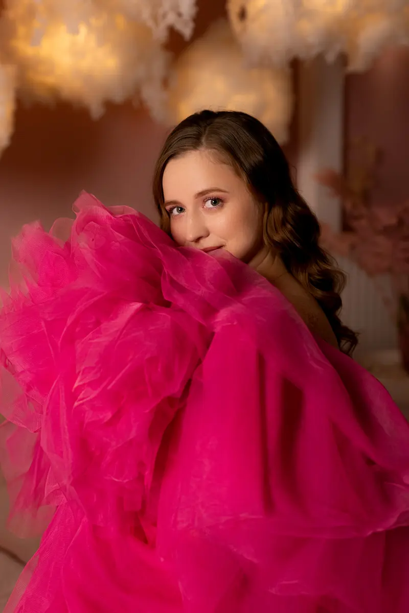 The pink elbow — DOLCE Magazine, February 2025