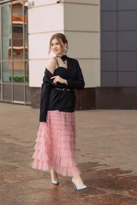Прогулка девушки в розовой юбке by Safronenko Anna — DOLCE Magazine