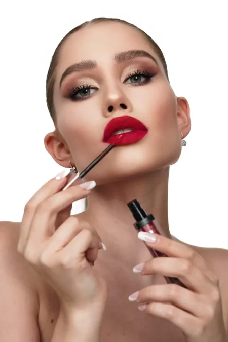 Bright accent — DOLCE Magazine, September 2025