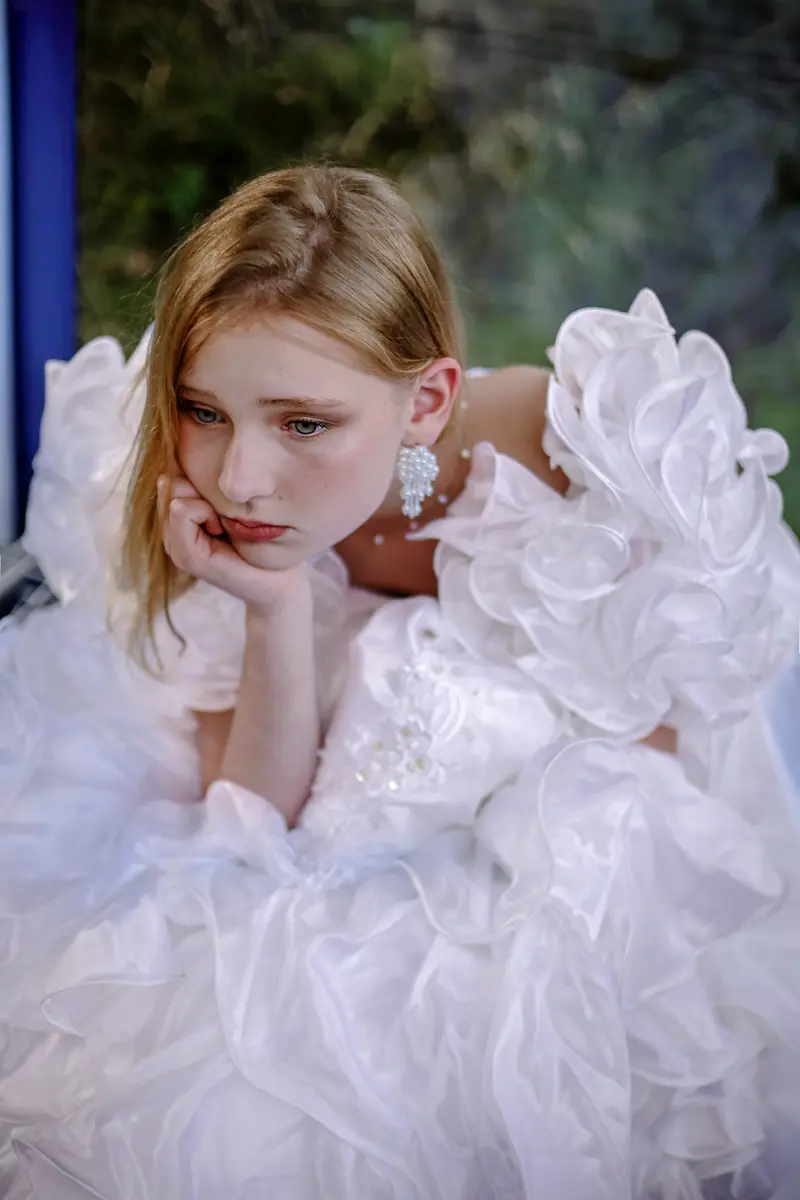 Bushaltestelle — DOLCE Magazine, December 2025