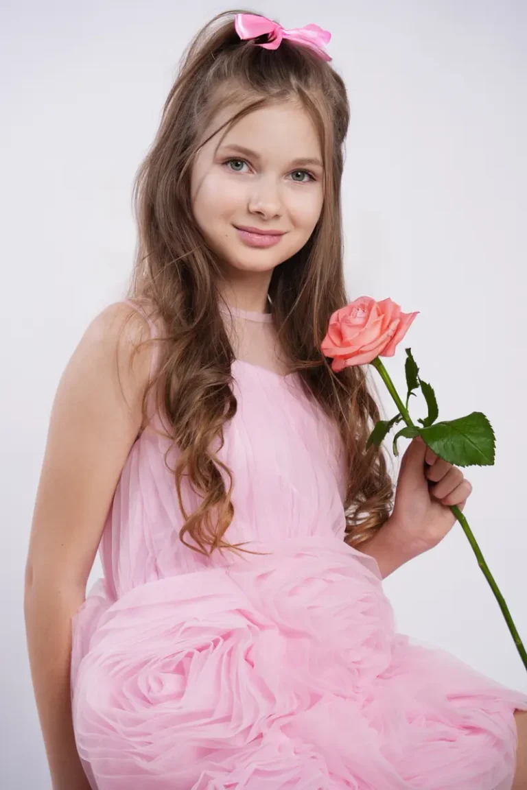 Flower girl — DOLCE Magazine, March 2026