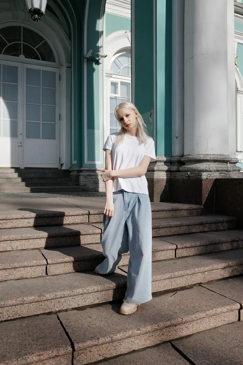 Bright teenage girl in St. Petersburg by Andrey Igo — DOLCE Magazine
