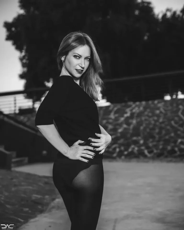 Todo al negro — DOLCE Magazine, June 2026